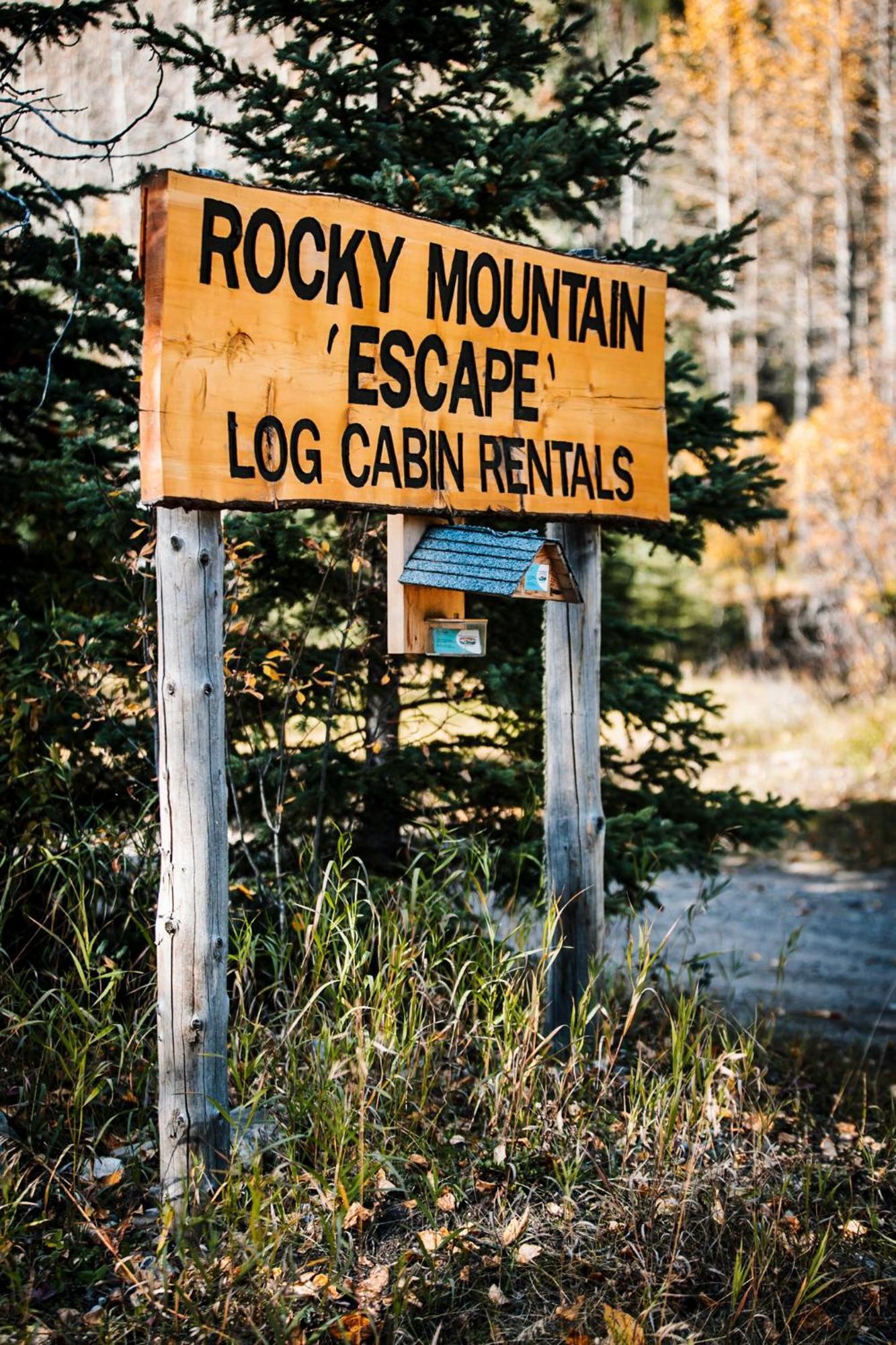 Rocky Mountain Escape Dome & Log Cabin Rentals - Rock Lake Rock Lake Lodge Provincial Park Exterior photo