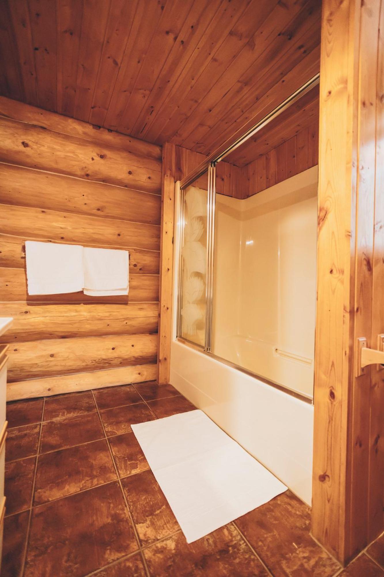 Rocky Mountain Escape Dome & Log Cabin Rentals - Rock Lake Rock Lake Lodge Provincial Park Exterior photo